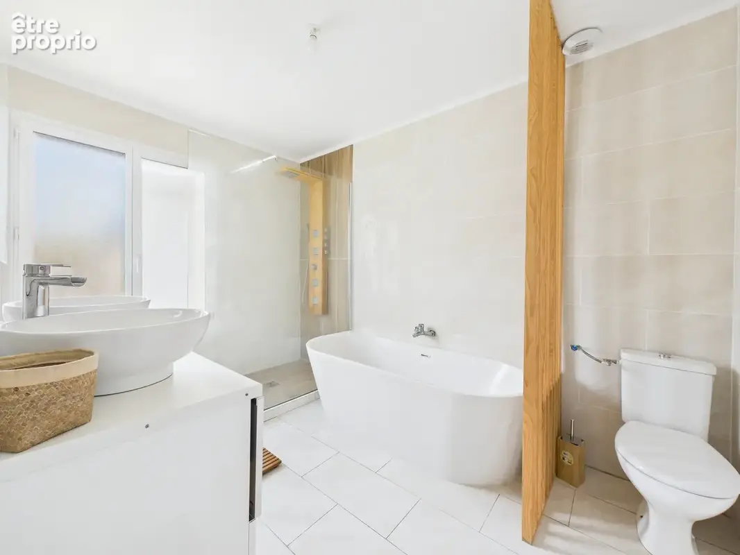 A Vendre - Maison  de 102 m2 récente de plain-pied proche du centre-ville. - photo 5
