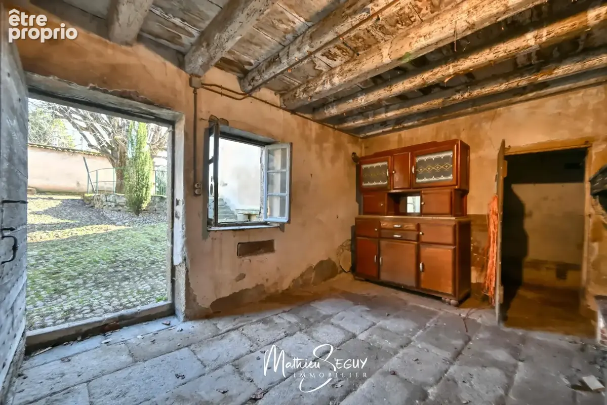 MILLERY – Beau potentiel pour cette maison P7 avec jardin, sous-sol et dépendances - photo 22