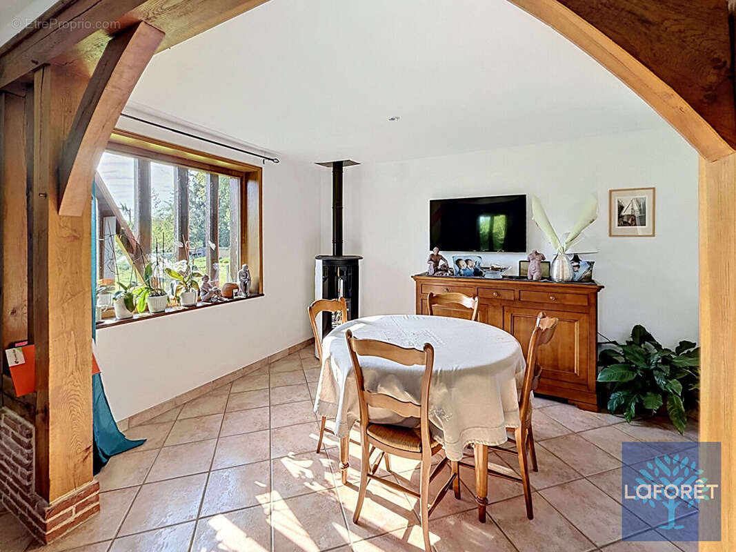 Maison à MENNEVAL
