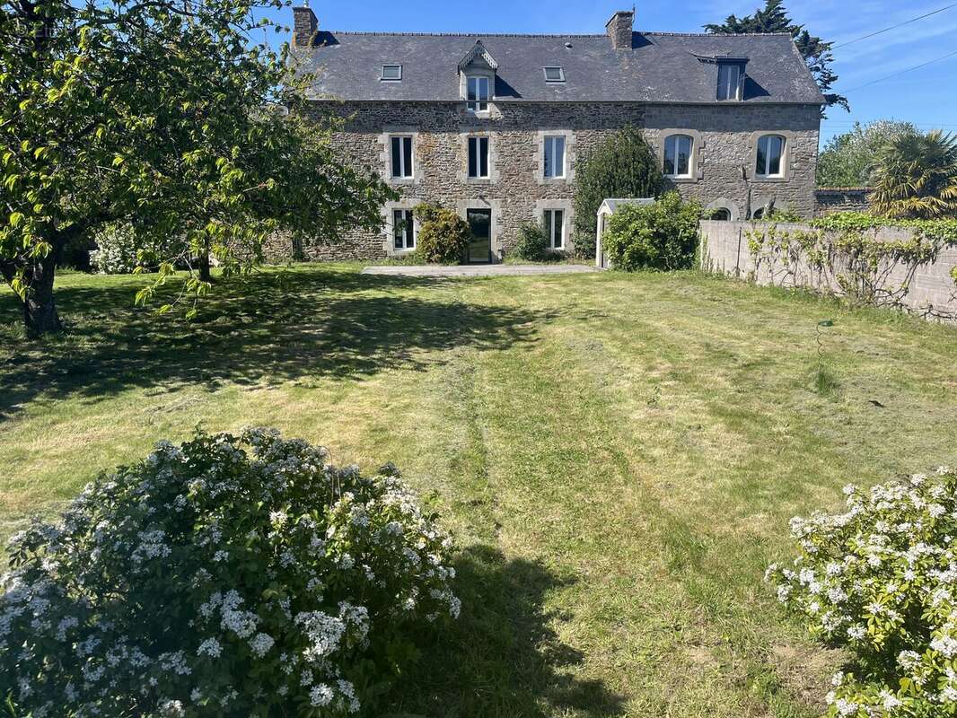 Maison à PLOUER-SUR-RANCE