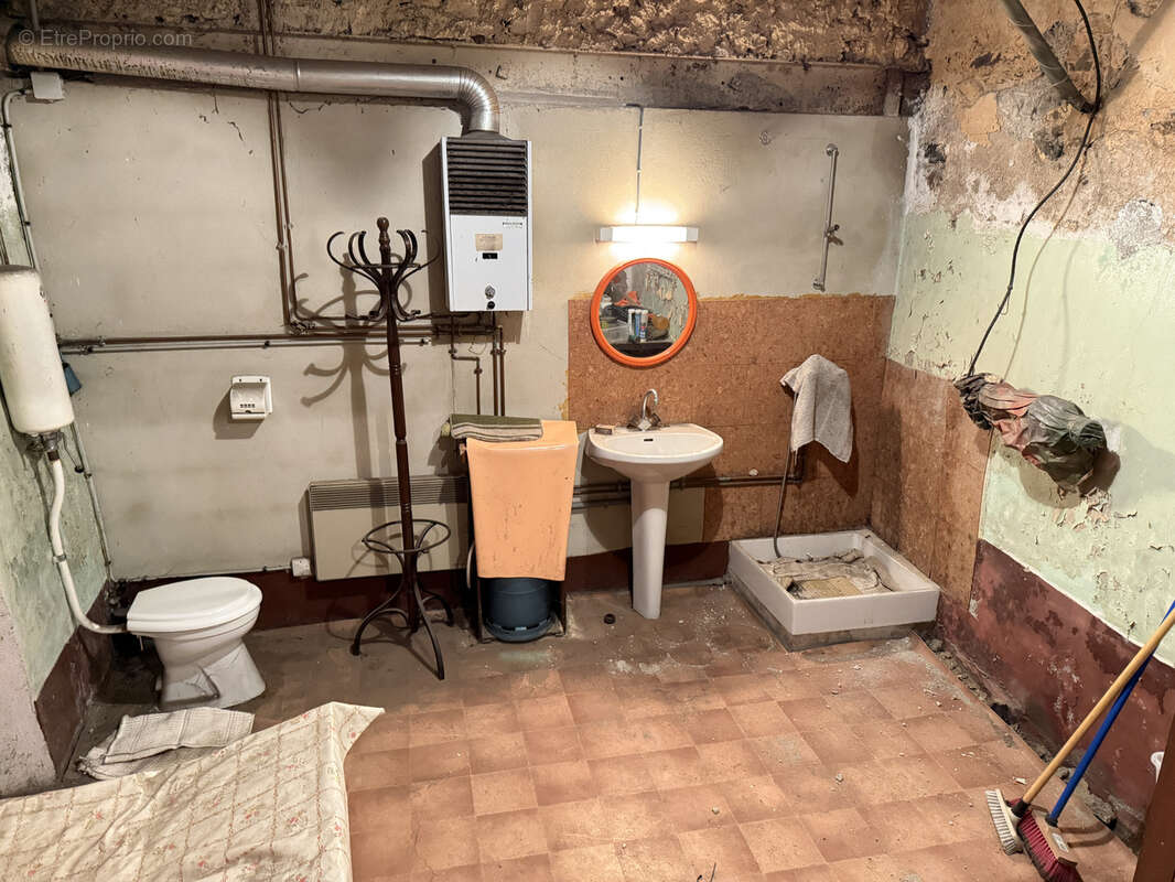 VENTE Maison de 96 m2, au coeur du village de Fayet, à rénover - photo 6
