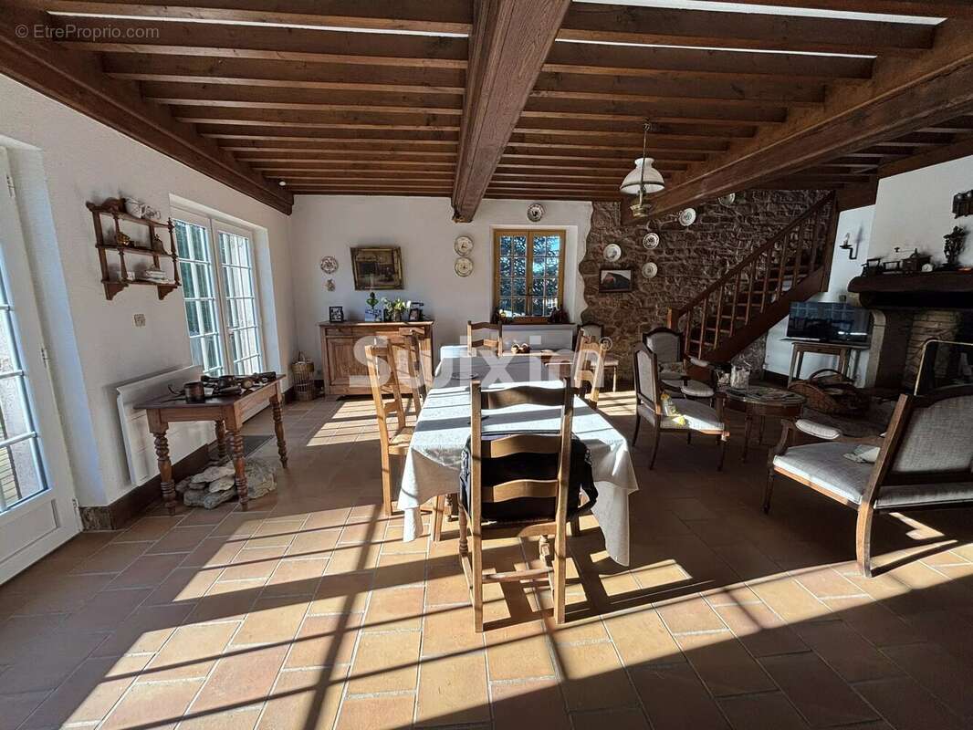 Maison à LA ROCHE-EN-BRENIL