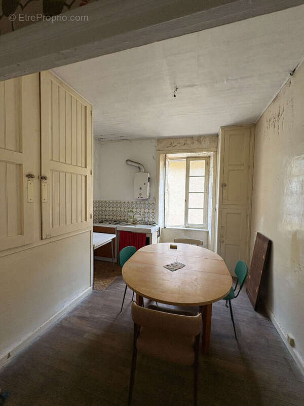 Maison à SEGUR-LE-CHATEAU