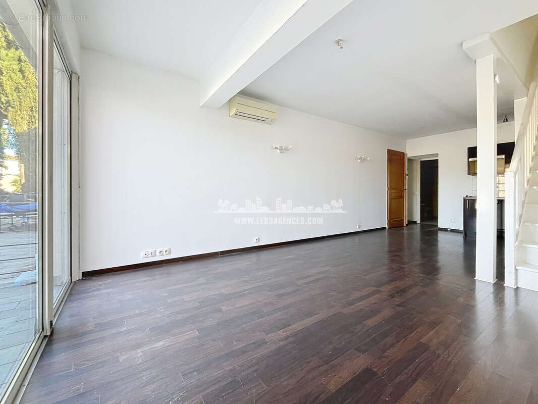 Appartement à COGOLIN