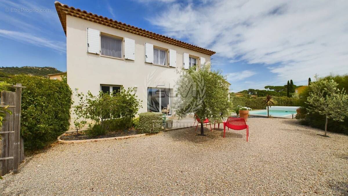 Maison à PLAN-DE-LA-TOUR