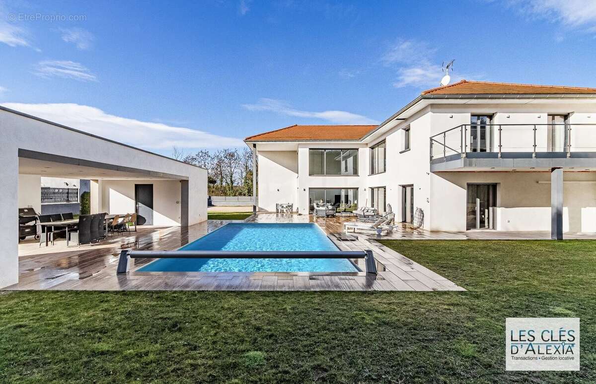 Maison à NEYRON