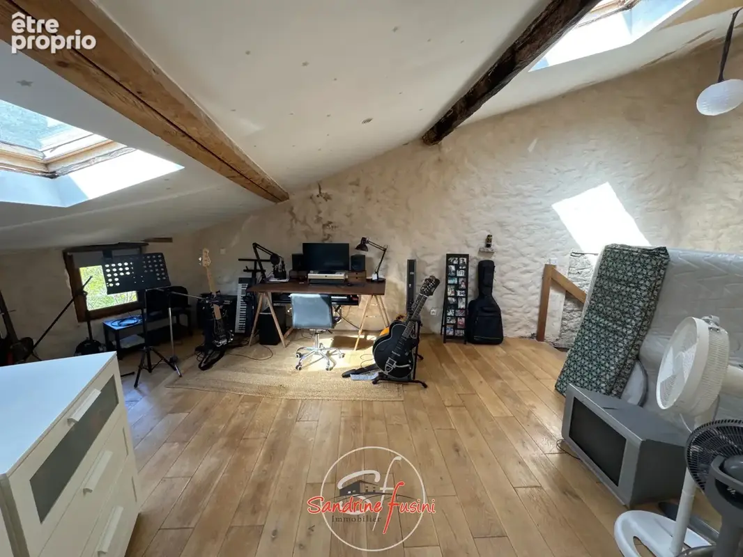 Dans maison de village en copropriété - Logement 5 pièces avec extérieur - photo 11