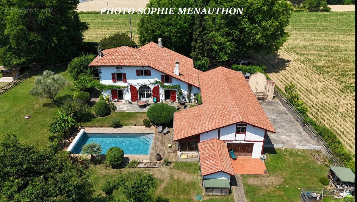 Maison à URT