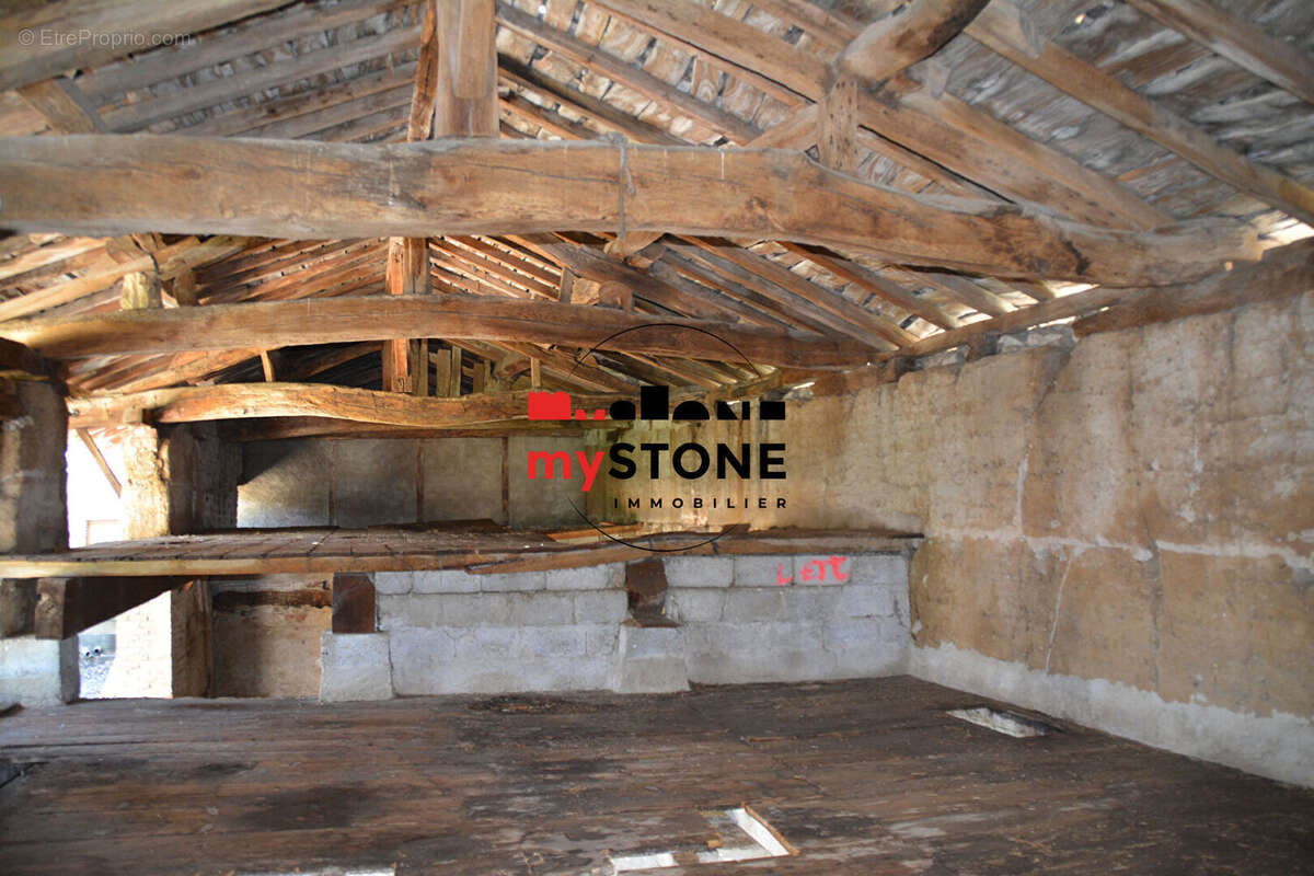 Maison à GENOUILLEUX