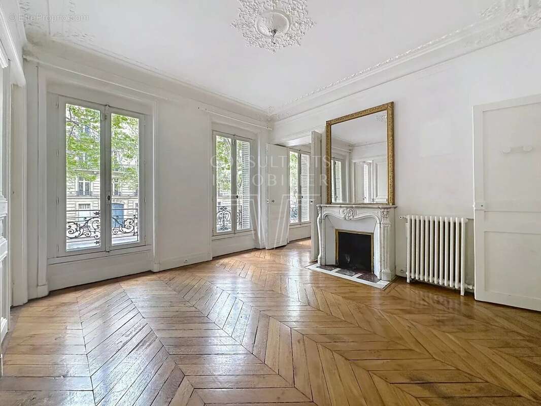 Appartement à PARIS-8E