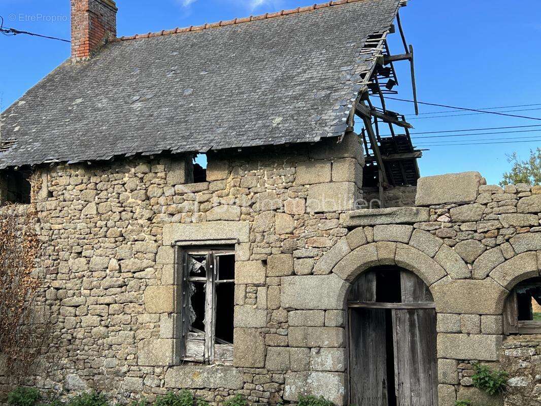 Maison à BAZOUGES-LA-PEROUSE