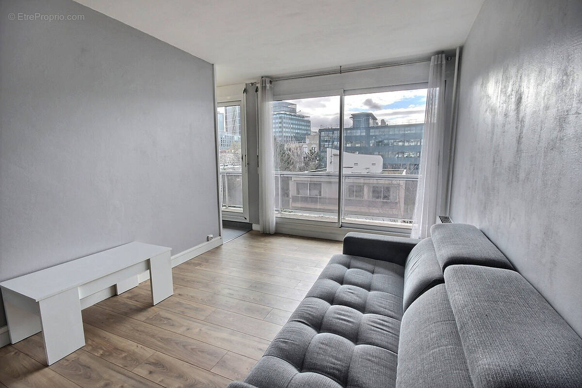 Appartement à COURBEVOIE