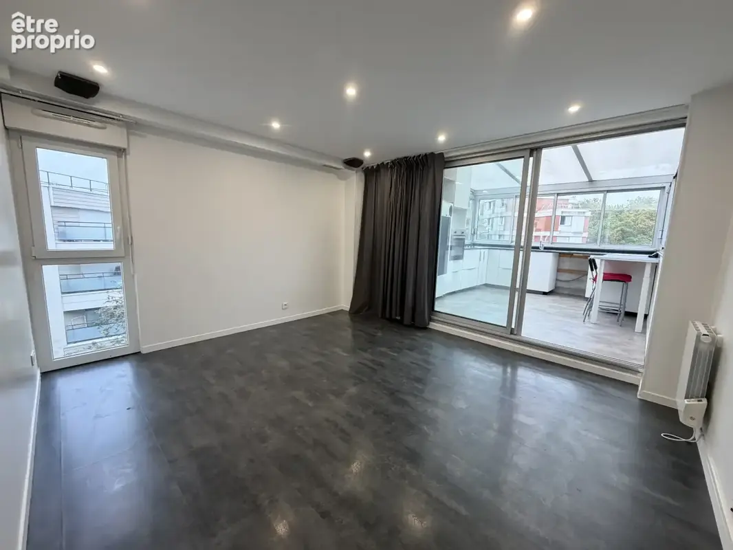 F2 atypique de 60m2 et véranda - photo 1
