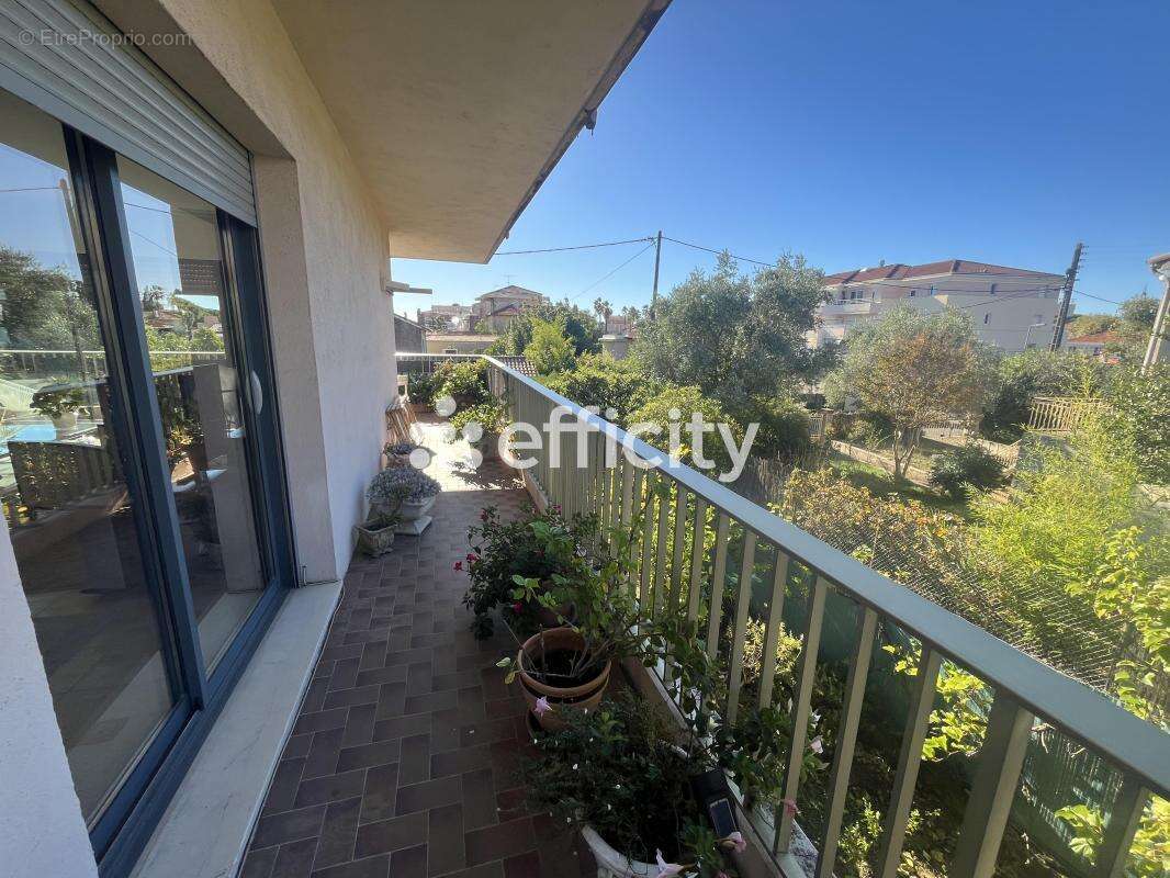 Appartement à VALLAURIS