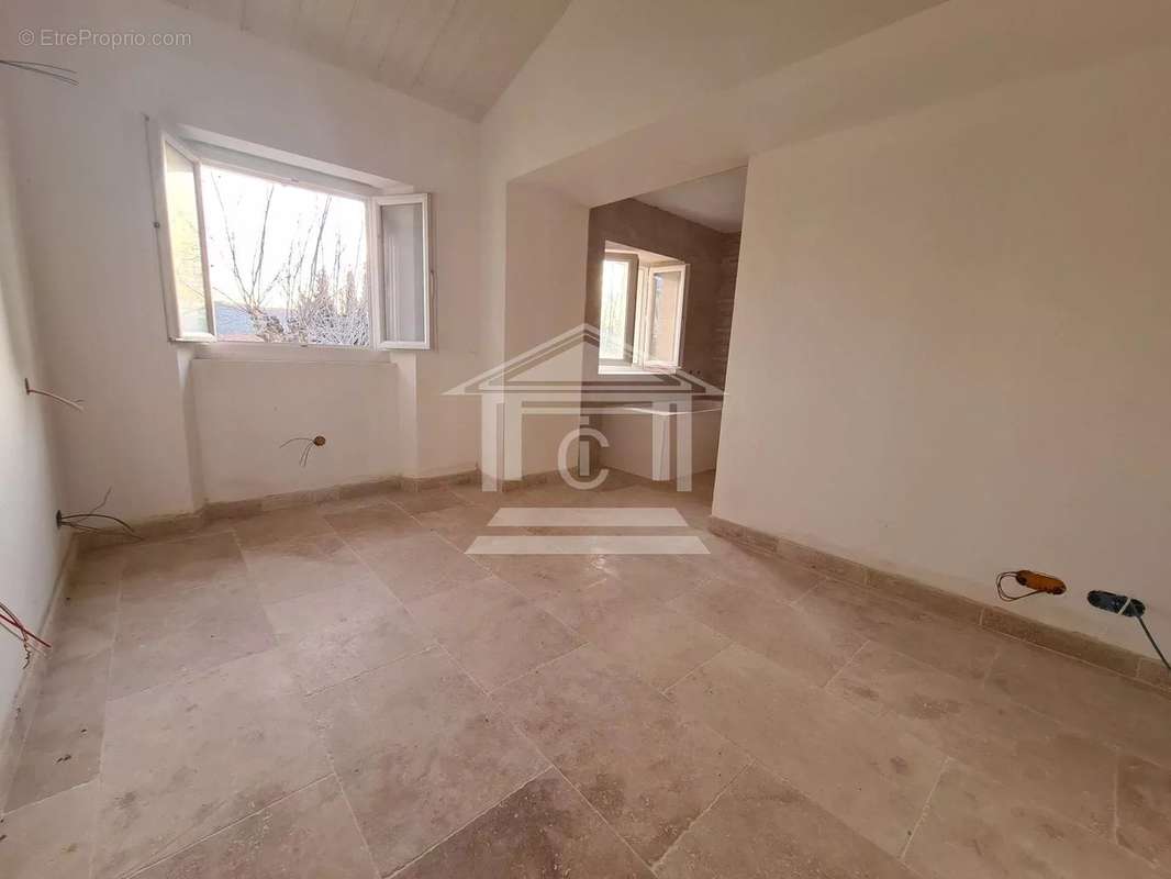 Appartement à TOURRETTES