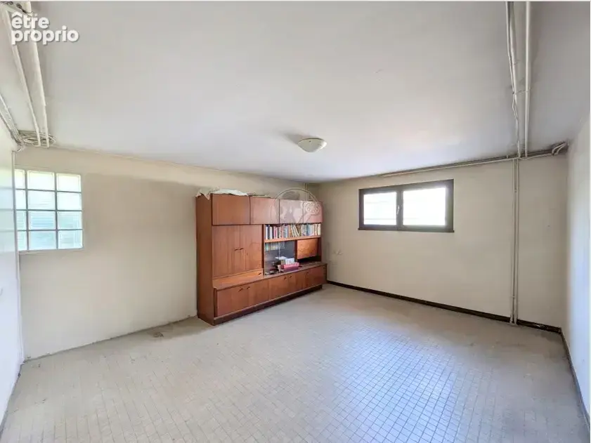 Maison avec piscine, vaste terrasse et fort potentiel d’évolution - photo 18