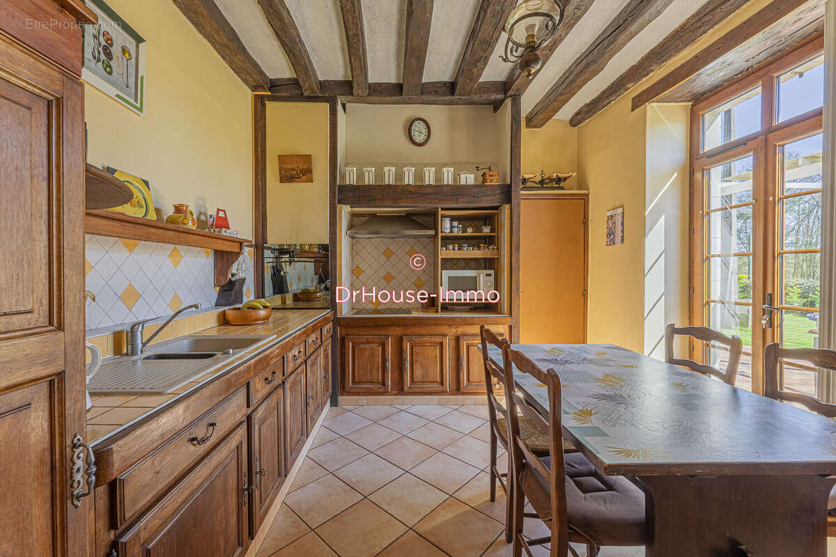 Maison à NEUILLE-LE-LIERRE