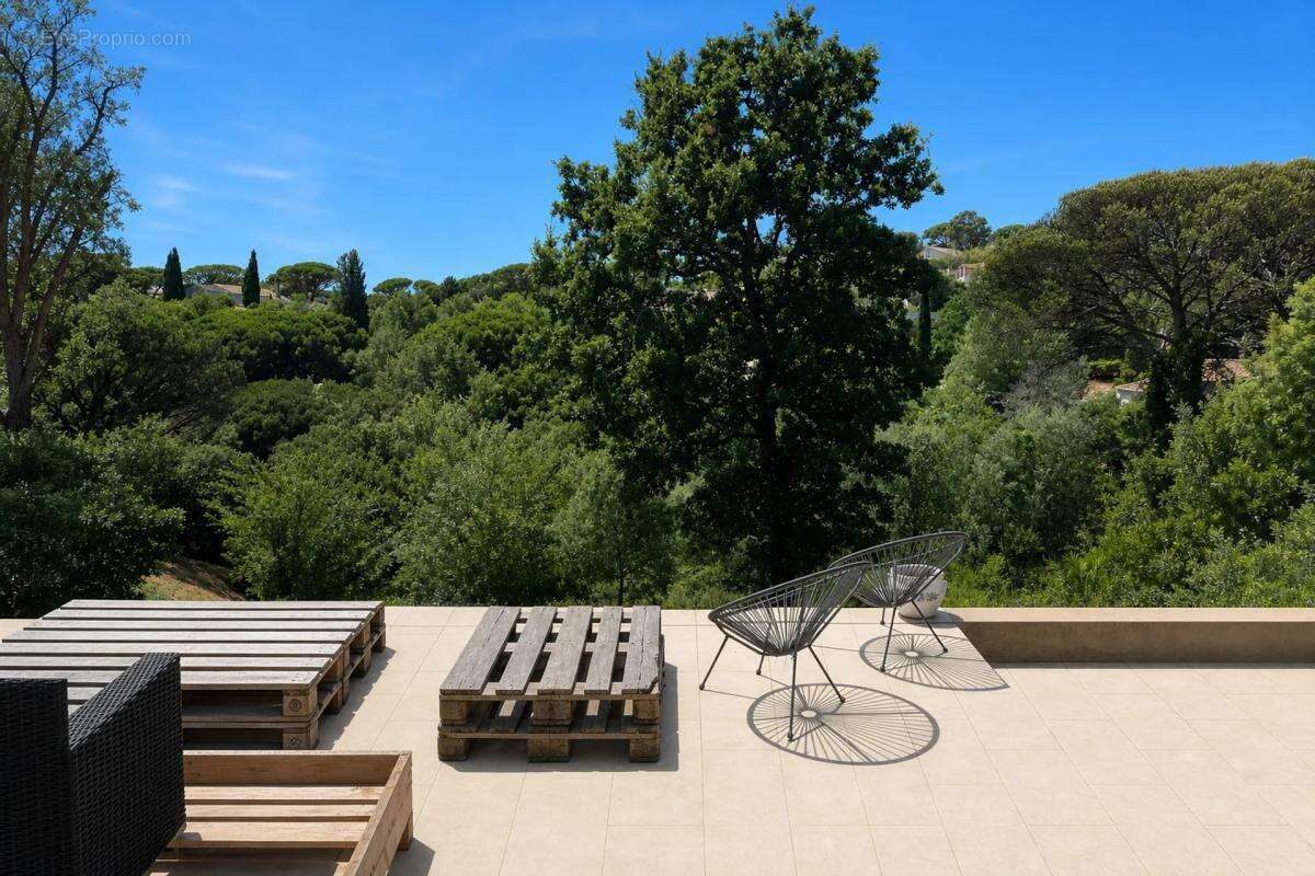 Maison à ROQUEBRUNE-SUR-ARGENS