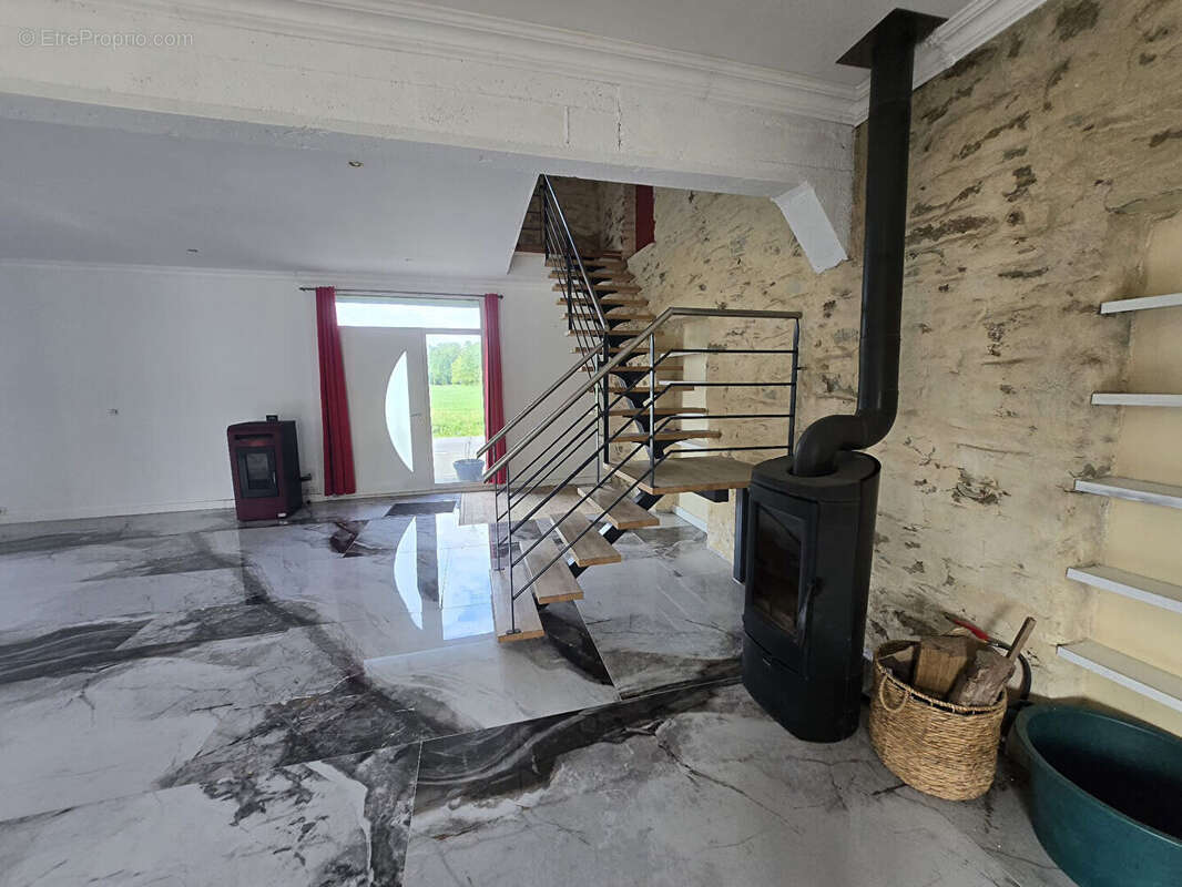 Maison à LE TREVOUX