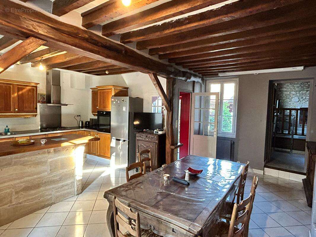 Charmante maison en pierres de 7 pieces, 5 chambres - photo 5