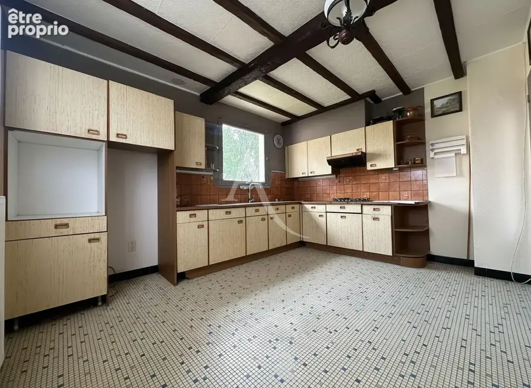SERRIS BOURG - Env. 160 m² - 4 chambres - Terrain 588 m² - photo 4