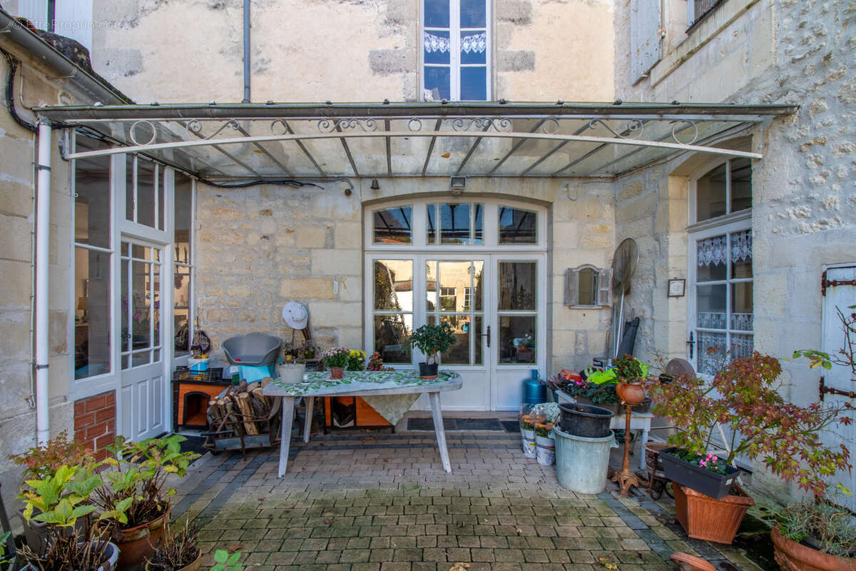 Maison à SAINT-SAVINIEN