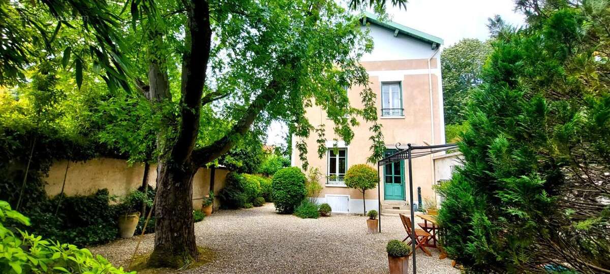 Maison à TASSIN-LA-DEMI-LUNE