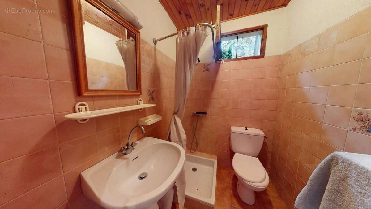 Maison à SAINT-LAURENT-DE-CERDANS