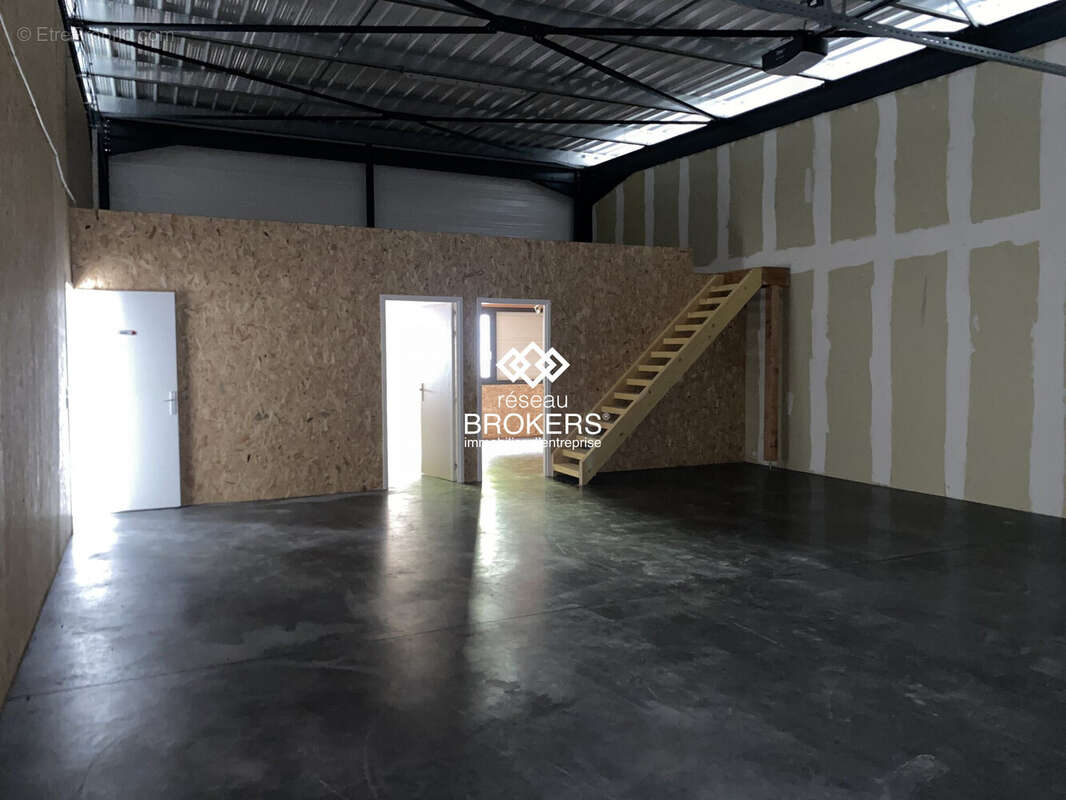 Cellule centrale - Commerce à THIERS