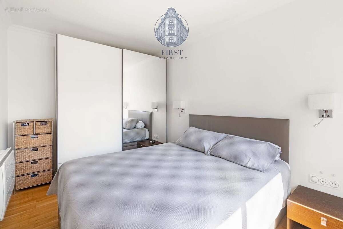 Appartement à PARIS-16E