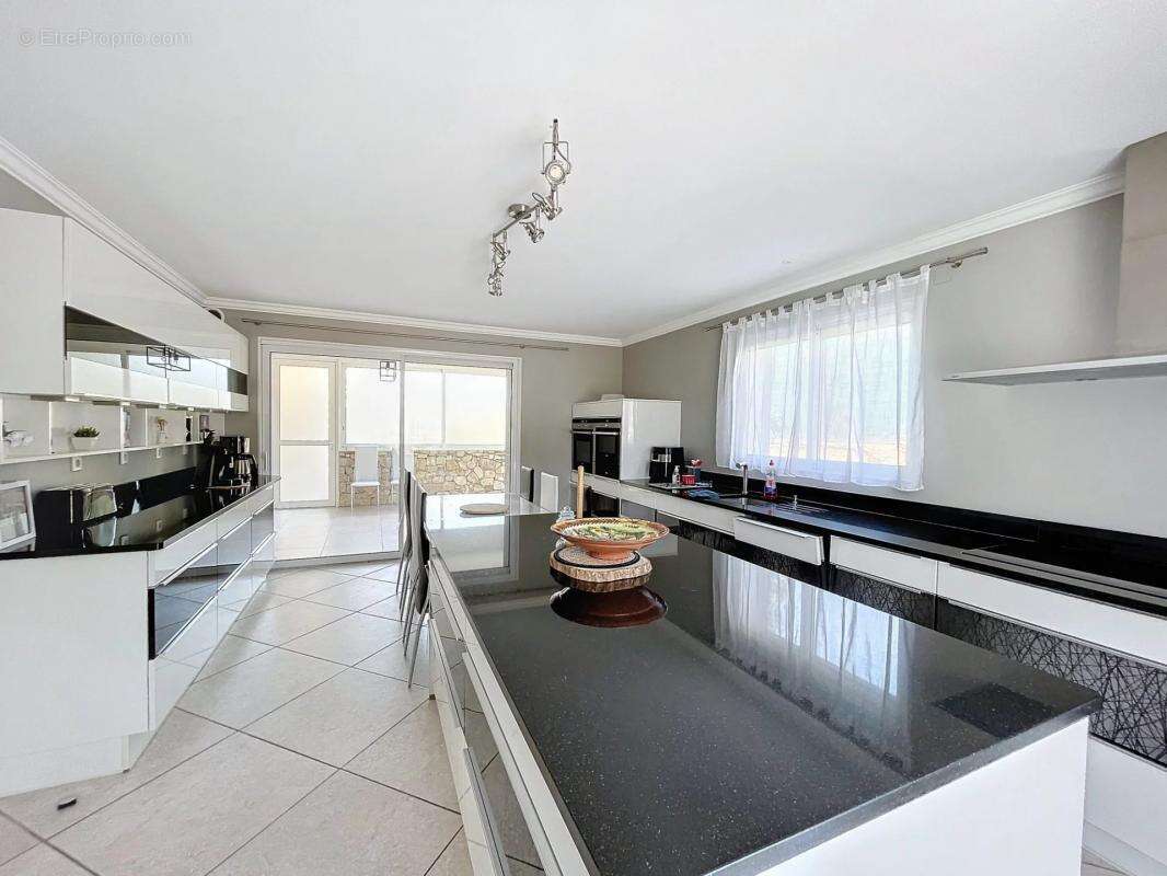 Maison à PUGET-SUR-ARGENS