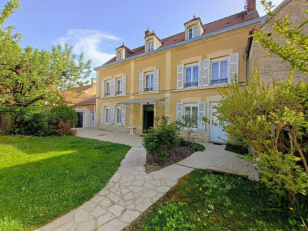 Maison à LEZINNES
