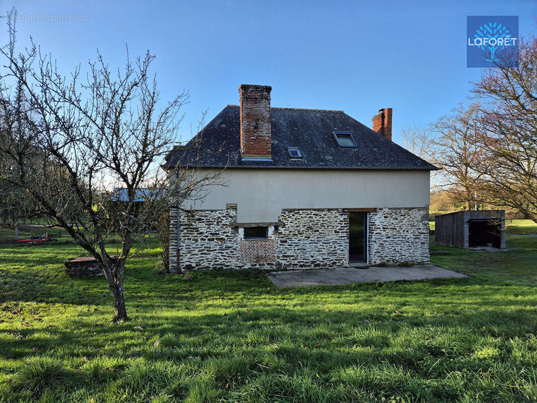 Maison à SAINT-ERBLON