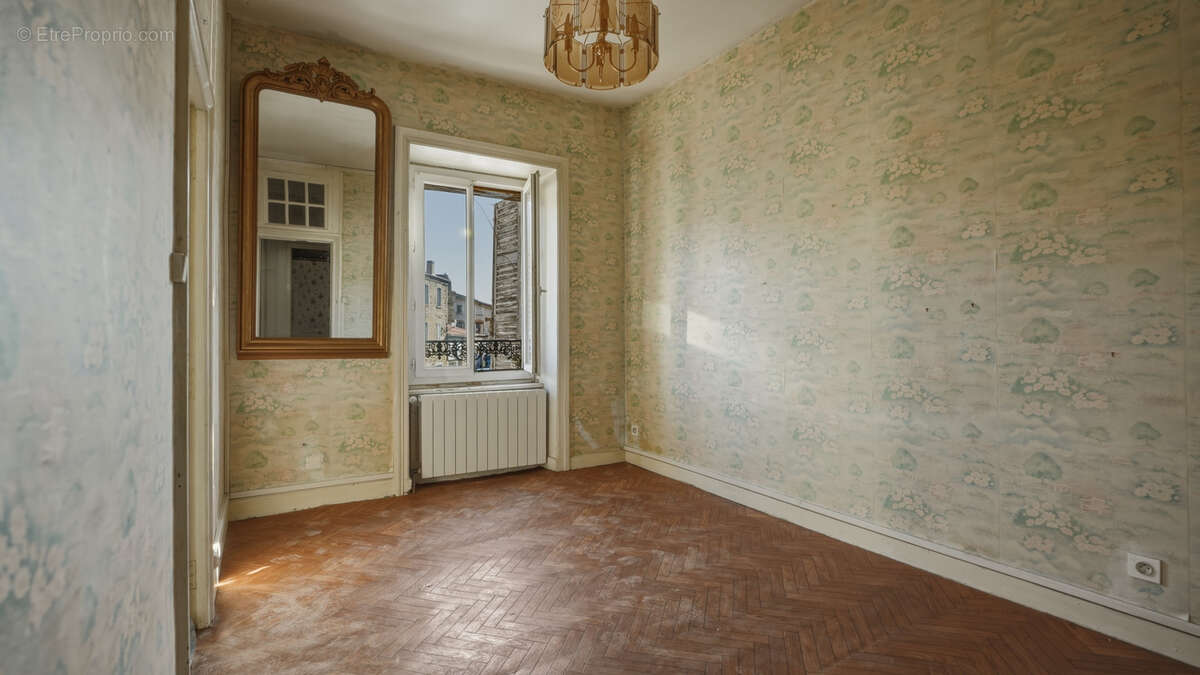 Appartement 286 m² à vendre à Vic-Le-Comte (63270) - photo 2