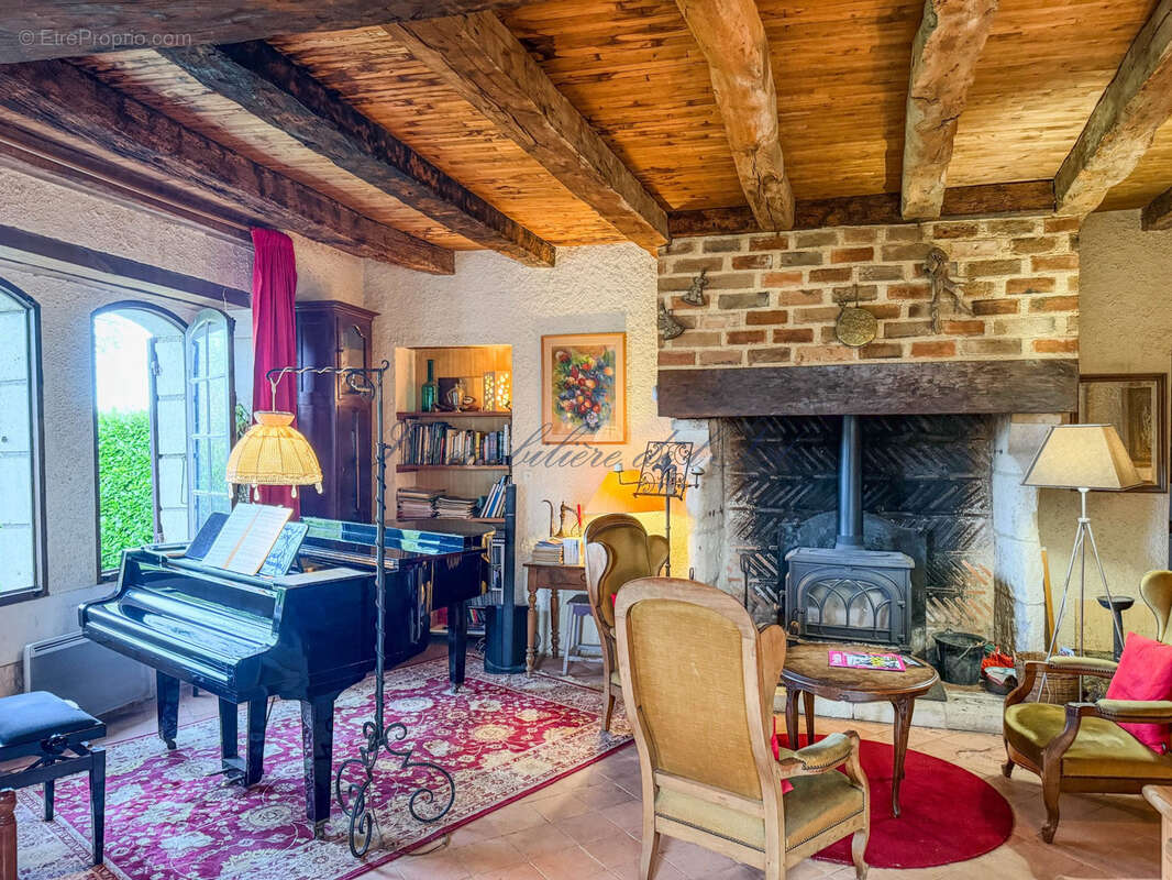 Maison à NEUVIC