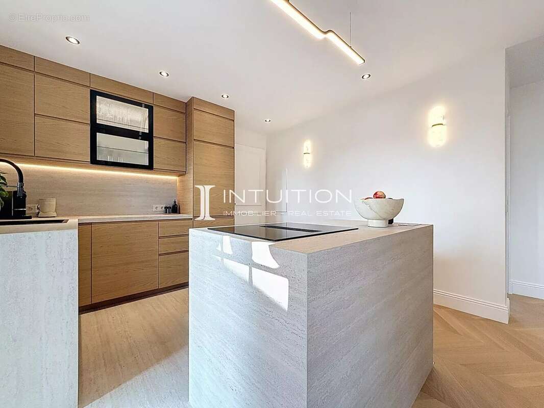 Appartement à SAINT-LAURENT-DU-VAR