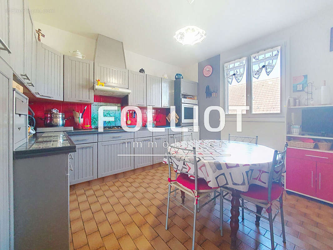 Maison à LA VILLETTE