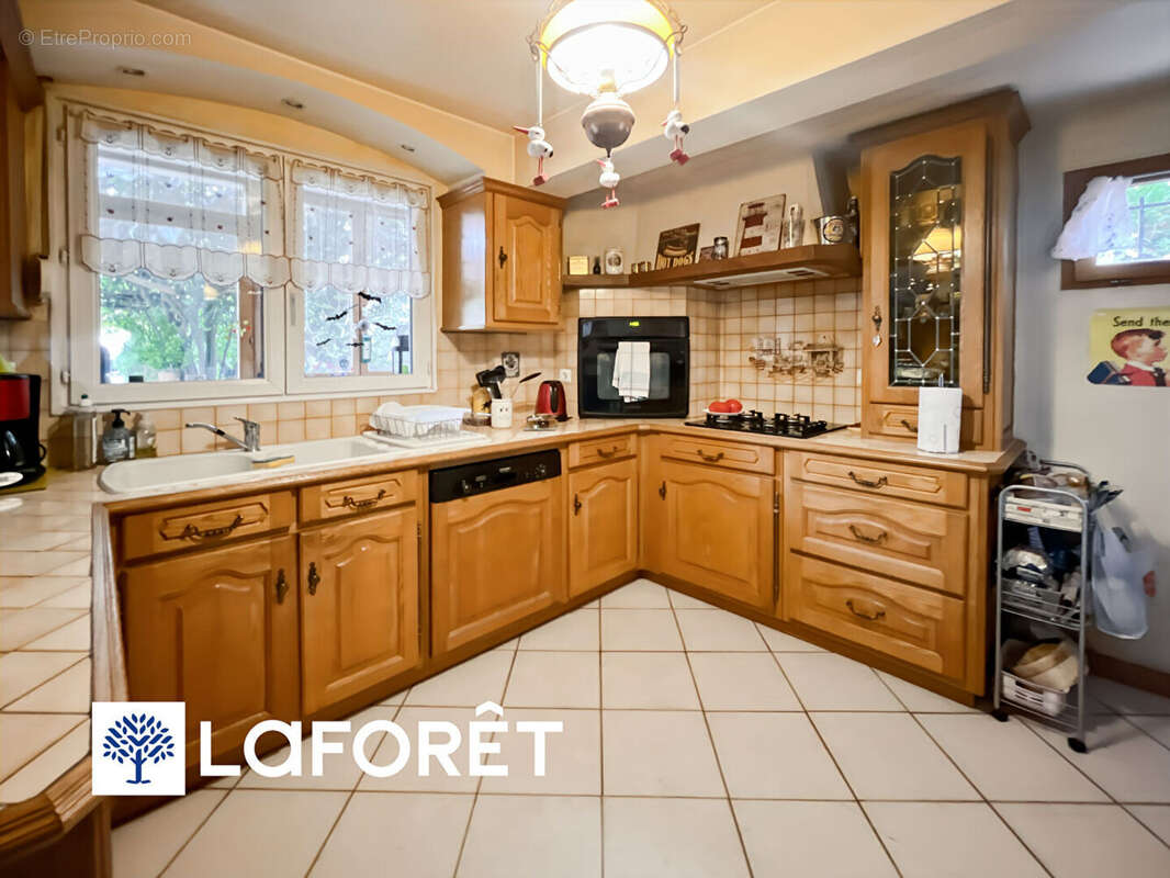 Maison à SAINTE-GENEVIEVE-DES-BOIS