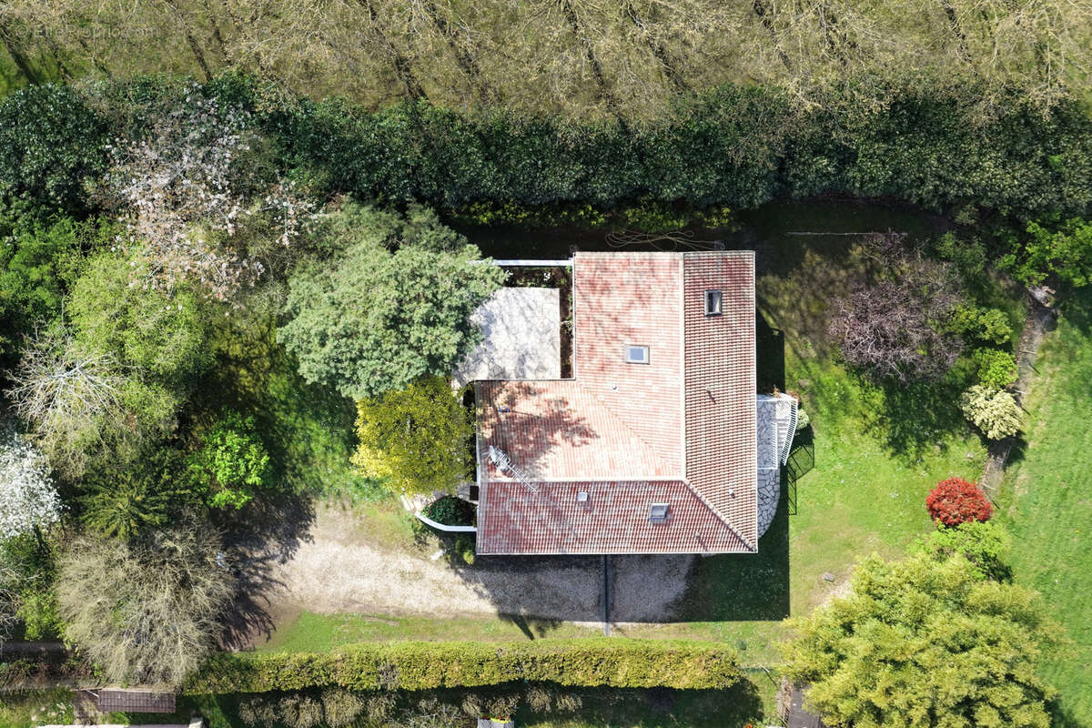 Maison à FONTENAY-LES-BRIIS