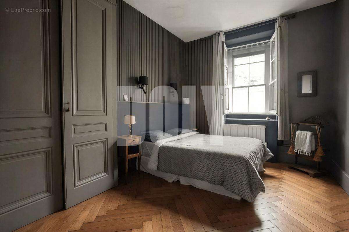 Appartement à PARIS-10E