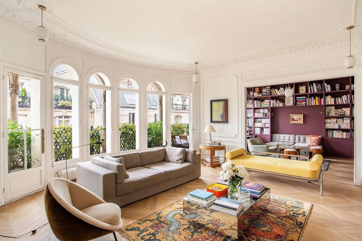 Appartement à PARIS-16E