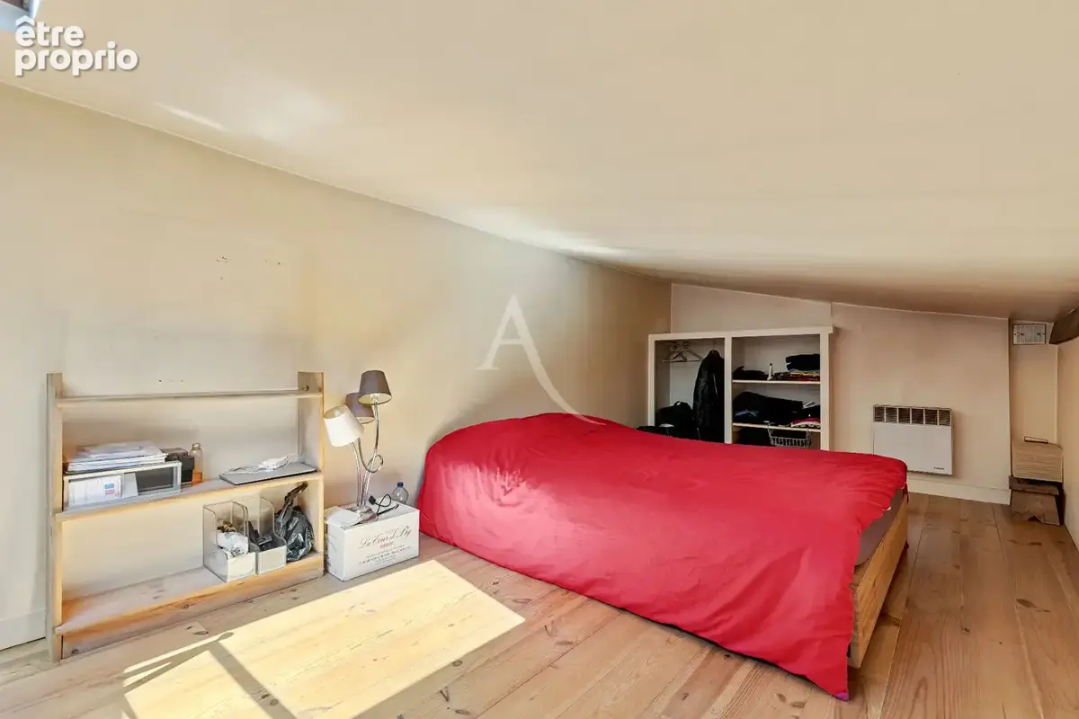 Exclusivité - Montmartre - Cocon en dernier étage. - photo 11