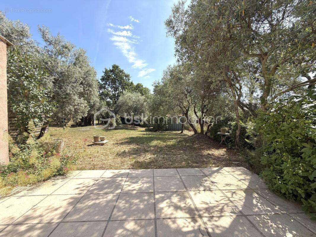 Rare à la vente : propriété avec dépendance indépendante à Saint-Saturnin-les-Apt - photo 26