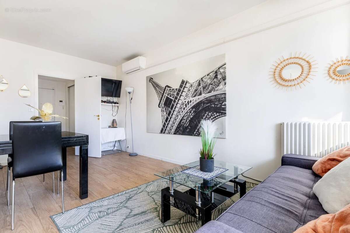 Appartement à PARIS-8E