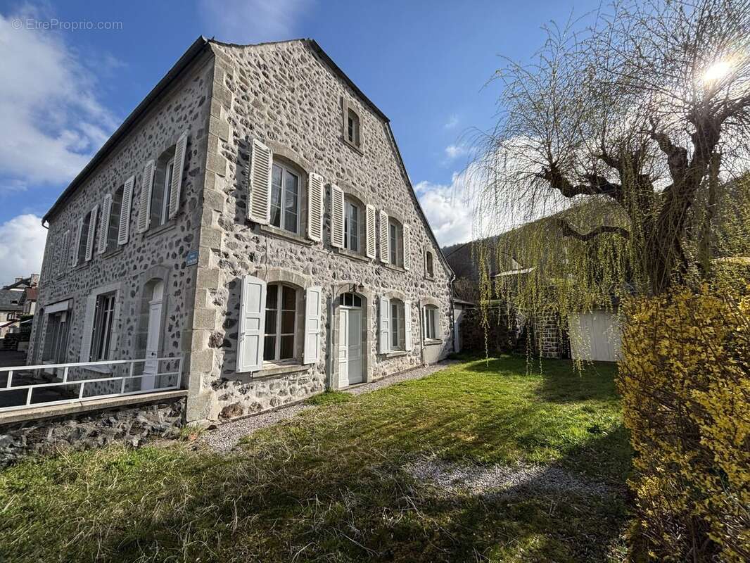 Façade sud - Maison à CHEYLADE