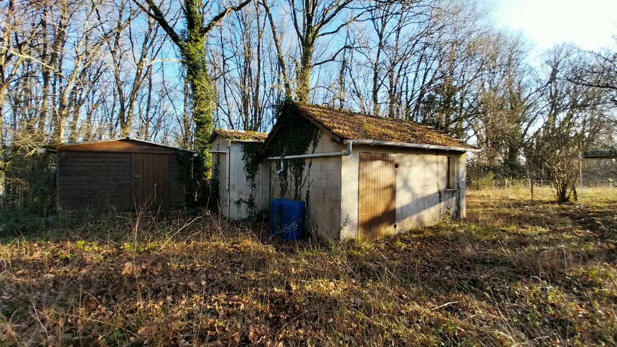 Château l'évêque - Terrain constructible avec Garage et atelier 1775 m2 - photo 4