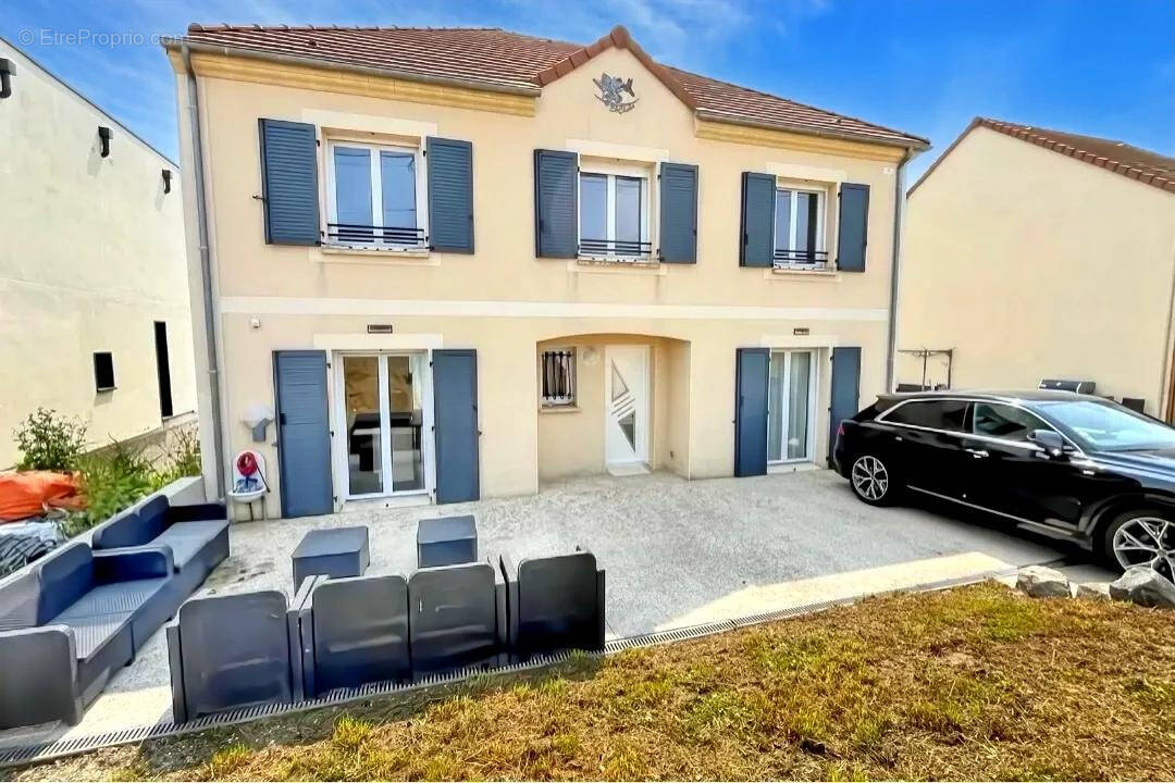 Maison à CRECY-LA-CHAPELLE