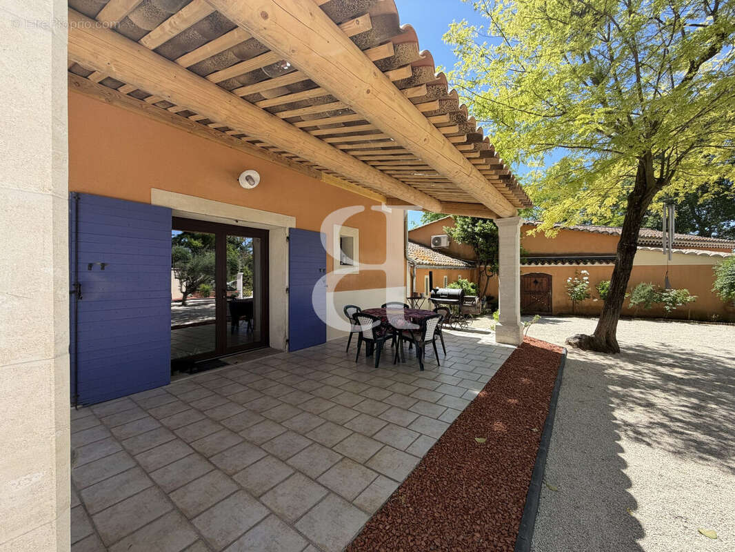 Maison 220 m² à L'isle-Sur-La-Sorgue  - photo 9