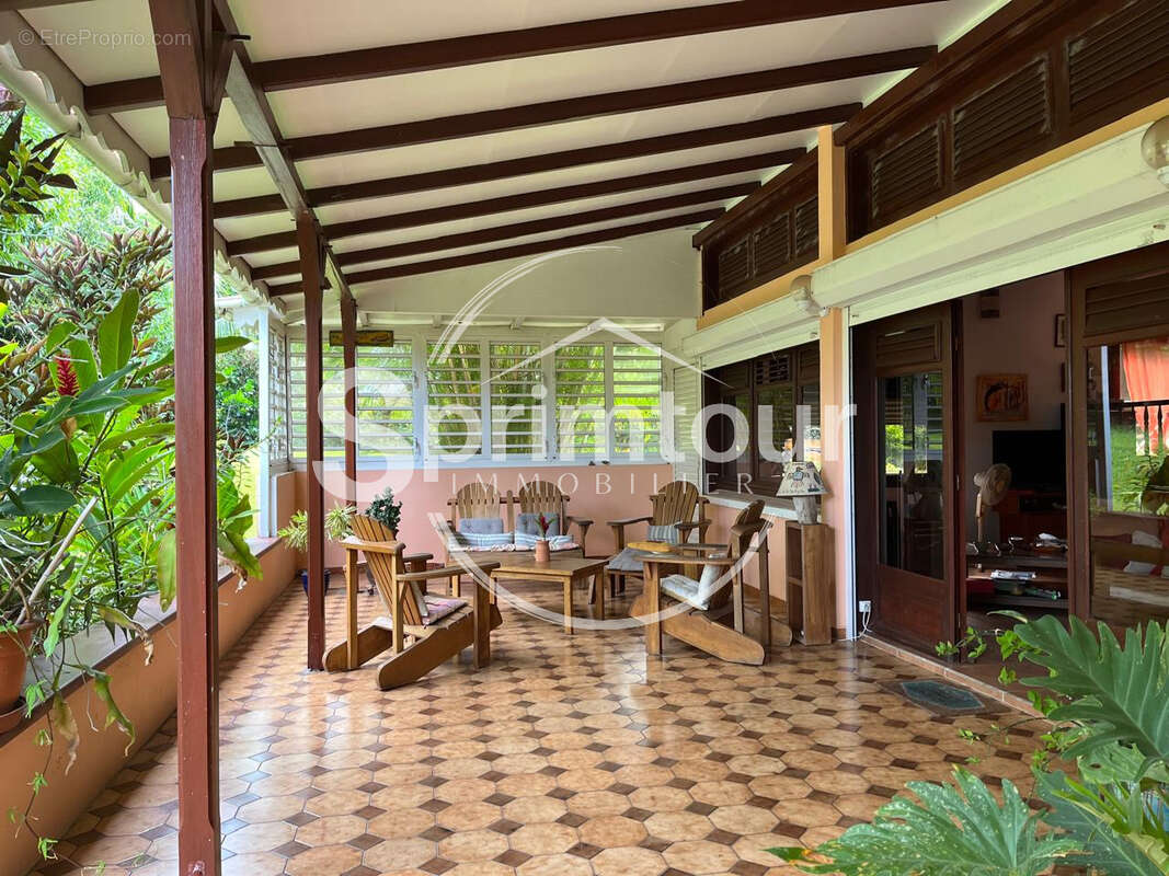 GOURBEYRE, villa T5 avec terrasse , double garage sur un grand terrain - photo 3