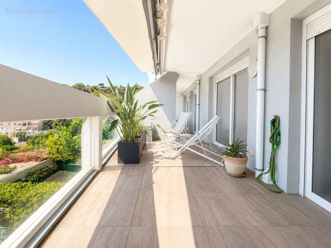 ROQUEBRUNE-CAP-MARTIN   LE HAMEAU   Superbe 3 pièces avec terrasse, vue mer et montagnes, résidence récente av - photo 16
